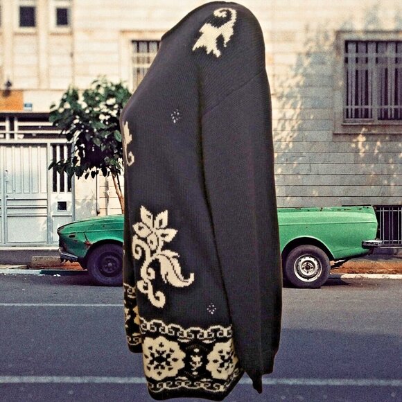 Liz Claiborne Womens Top Medium/ Black w White Floral 100% Merino Wool Sweater - Picture 8 of 13